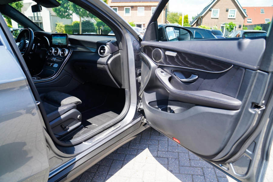 Mercedes-Benz GLC Coupé 300e 4MATIC Business Solution AMG Pakket | Luxe leder/Alcantara | Camera | Trekhaak | Facelift |