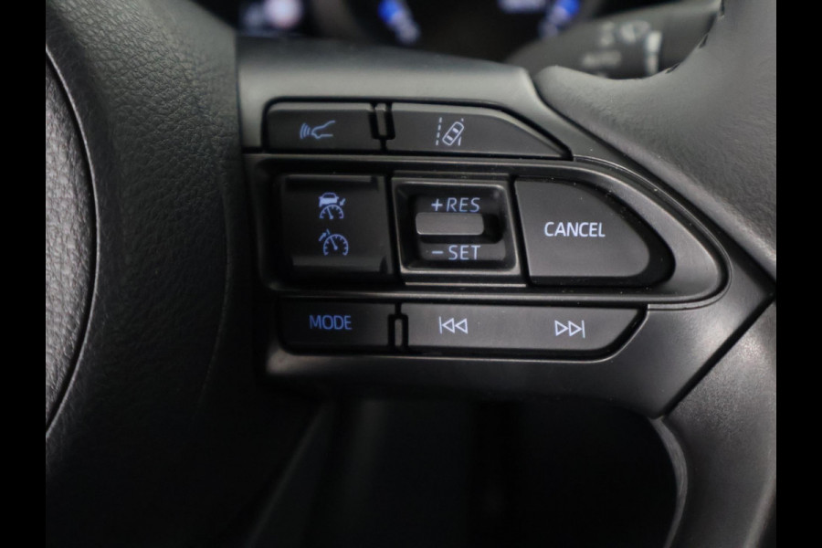 Toyota Yaris 1.5 Hybrid First Edition Bi-Tone | 1e eigenaar | Dealer onderhouden | Apple Carplay & AndroidAUTO | Camera | Navigatie |