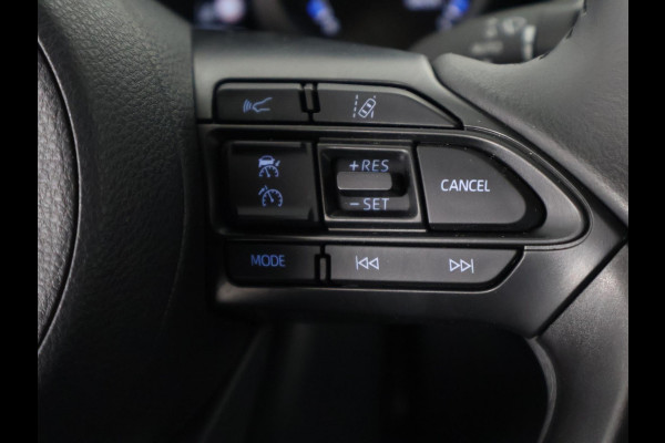 Toyota Yaris 1.5 Hybrid First Edition Bi-Tone | 1e eigenaar | Dealer onderhouden | Apple Carplay & AndroidAUTO | Camera | Navigatie |