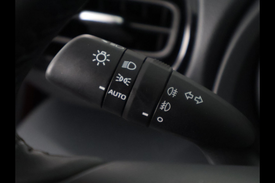 Toyota Yaris 1.5 Hybrid First Edition Bi-Tone | 1e eigenaar | Dealer onderhouden | Apple Carplay & AndroidAUTO | Camera | Navigatie |
