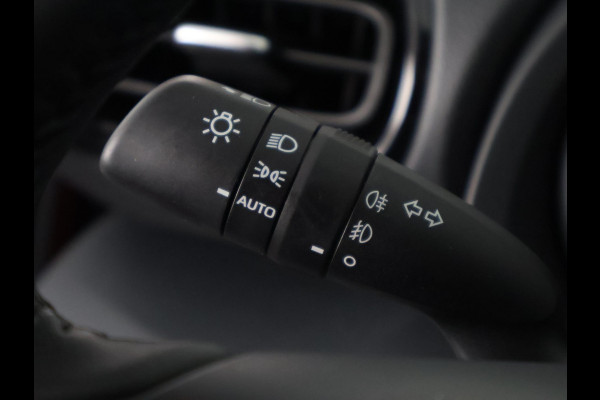 Toyota Yaris 1.5 Hybrid First Edition Bi-Tone | 1e eigenaar | Dealer onderhouden | Apple Carplay & AndroidAUTO | Camera | Navigatie |