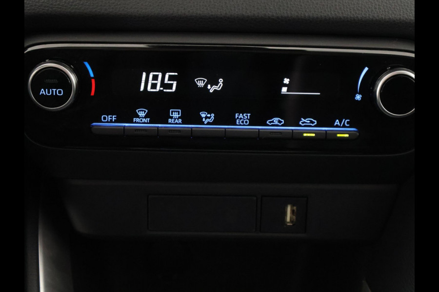 Toyota Yaris 1.5 Hybrid First Edition Bi-Tone | 1e eigenaar | Dealer onderhouden | Apple Carplay & AndroidAUTO | Camera | Navigatie |