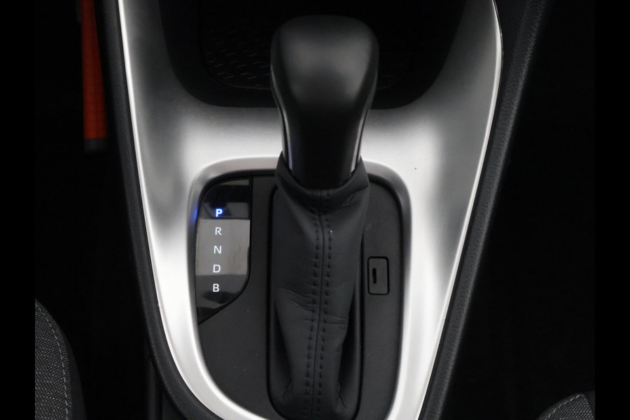 Toyota Yaris 1.5 Hybrid First Edition Bi-Tone | 1e eigenaar | Dealer onderhouden | Apple Carplay & AndroidAUTO | Camera | Navigatie |