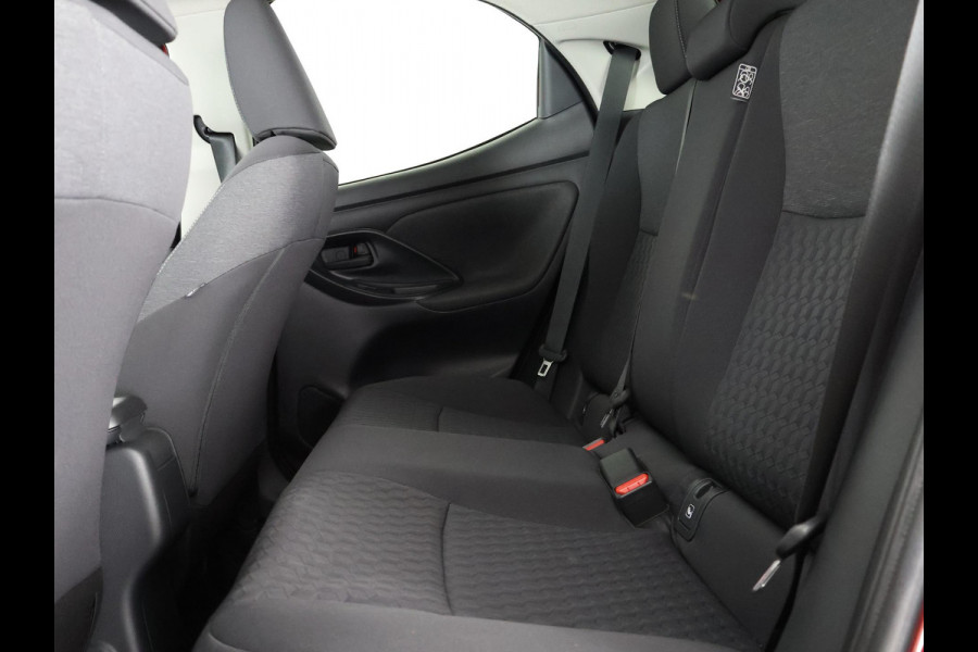 Toyota Yaris 1.5 Hybrid First Edition Bi-Tone | 1e eigenaar | Dealer onderhouden | Apple Carplay & AndroidAUTO | Camera | Navigatie |