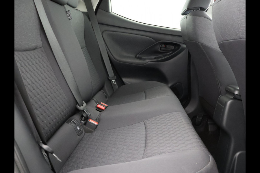 Toyota Yaris 1.5 Hybrid First Edition Bi-Tone | 1e eigenaar | Dealer onderhouden | Apple Carplay & AndroidAUTO | Camera | Navigatie |