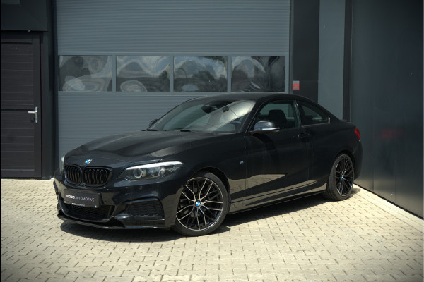 BMW 2 Serie Coupé 218i High Executive M Sport | M Performance | Stoelverwarming | Navigatie | Keyless | Camera | Cruise Control | DAB | HIFI | Parkeersensoren | Leer | Digital Dash | Automaat | NAP | Orig. NL | BTW