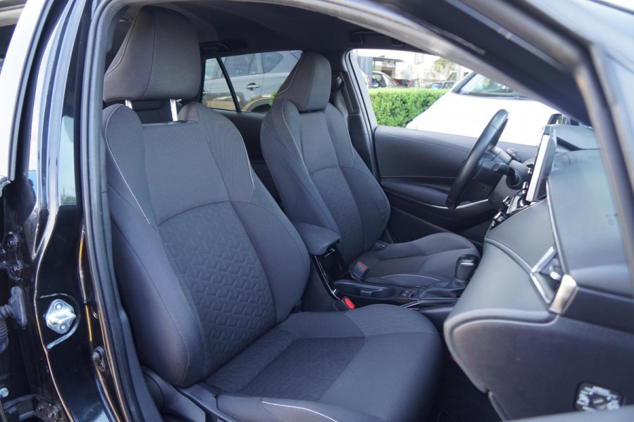 Toyota Corolla Touring Sports 1.8 Hybrid Active + KEYLESS / CAMERA / CARPLAY / TREKHAAK
