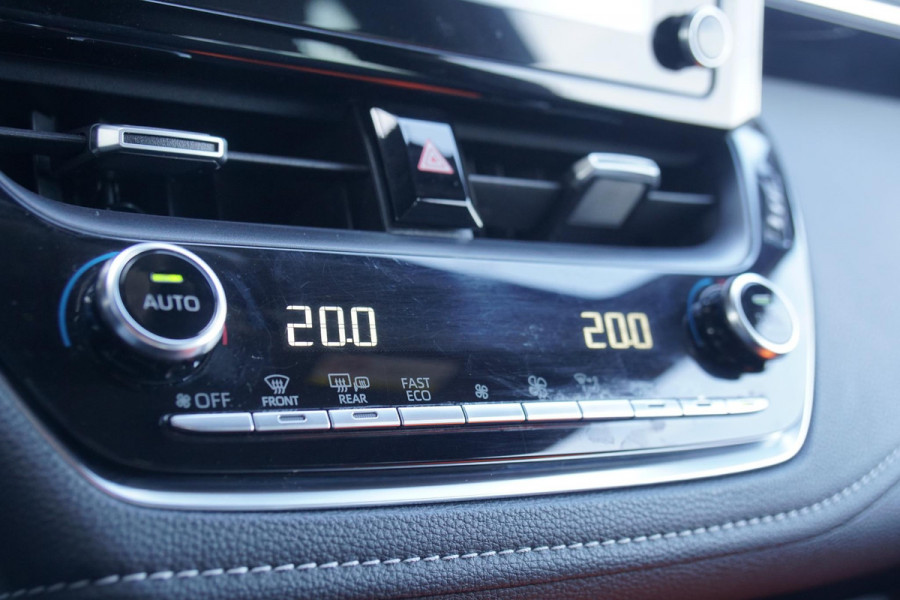 Toyota Corolla Touring Sports 1.8 Hybrid Active + KEYLESS / CAMERA / CARPLAY / TREKHAAK