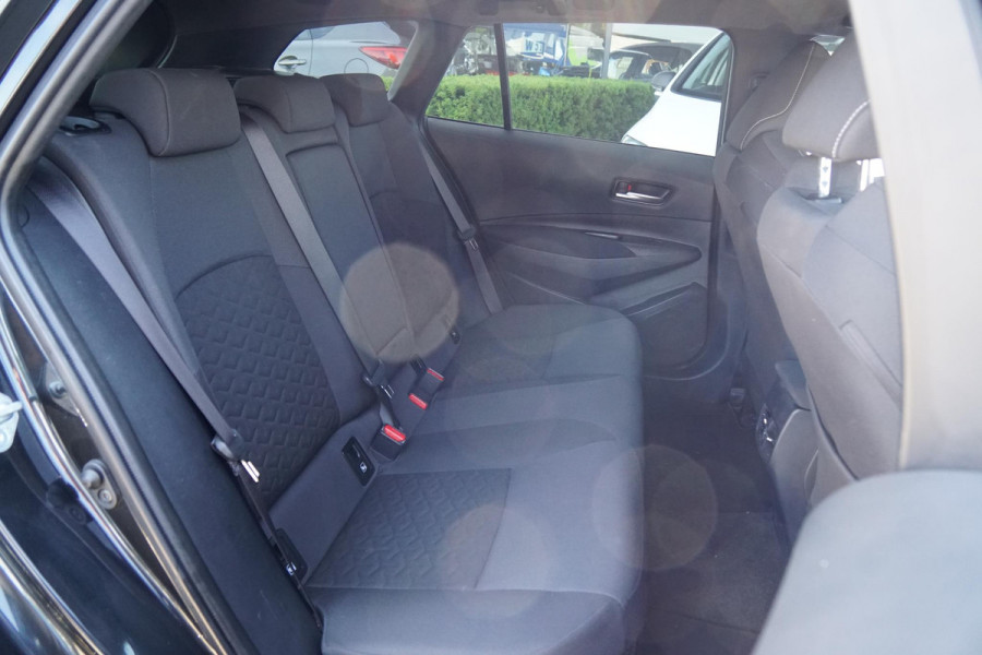 Toyota Corolla Touring Sports 1.8 Hybrid Active + KEYLESS / CAMERA / CARPLAY / TREKHAAK
