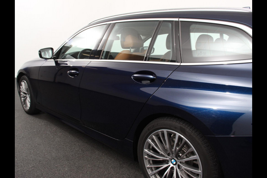 BMW 3 Serie Touring 318i High Executive Edition Leder Navigatie Apple Carplay/Android Auto Camera Parkeersensoren Virtual Cockpit Stoelverwarming Cruise Control Ledverlichting Getinte ramen Climate Control