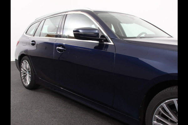 BMW 3 Serie Touring 318i High Executive Edition Leder Navigatie Apple Carplay/Android Auto Camera Parkeersensoren Virtual Cockpit Stoelverwarming Cruise Control Ledverlichting Getinte ramen Climate Control