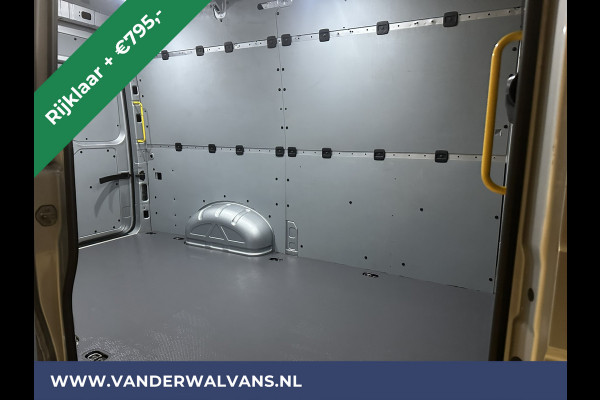 Volkswagen Crafter 2.0 TDI 140pk L3H3 L2H2 Euro6 *Rijklaar Direct Rijden* Airco | Navigatie | Apple Carplay | Android Auto | Cruisecontrol Bijrijdersbank, 3000kg trekvermogen, zilver