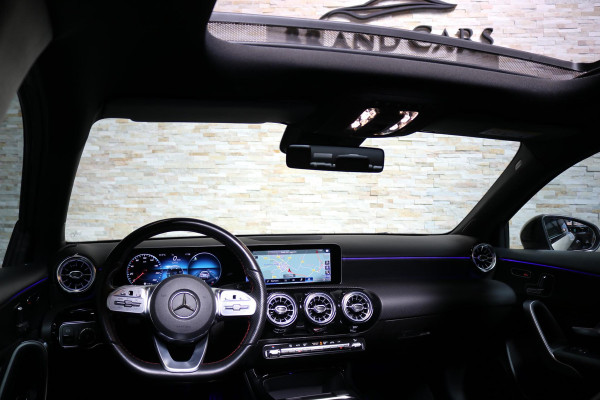 Mercedes-Benz A-Klasse 200 | AMG | MEMORY | PANO | CAMERA | SFEERVERLICHTING | MULTIBEAM LED |