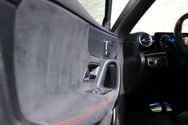 Mercedes-Benz A-Klasse 200 | AMG | MEMORY | PANO | CAMERA | SFEERVERLICHTING | MULTIBEAM LED |