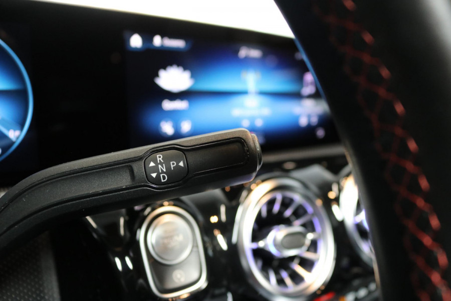 Mercedes-Benz A-Klasse 200 | AMG | MEMORY | PANO | CAMERA | SFEERVERLICHTING | MULTIBEAM LED |