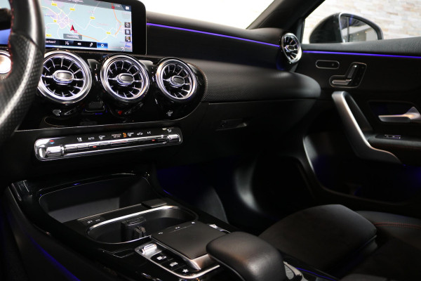 Mercedes-Benz A-Klasse 200 | AMG | MEMORY | PANO | CAMERA | SFEERVERLICHTING | MULTIBEAM LED |