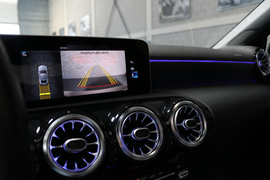 Mercedes-Benz A-Klasse 200 | AMG | MEMORY | PANO | CAMERA | SFEERVERLICHTING | MULTIBEAM LED |