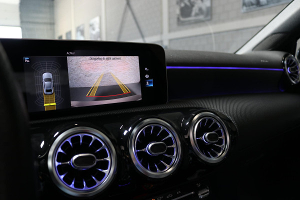 Mercedes-Benz A-Klasse 200 | AMG | MEMORY | PANO | CAMERA | SFEERVERLICHTING | MULTIBEAM LED |