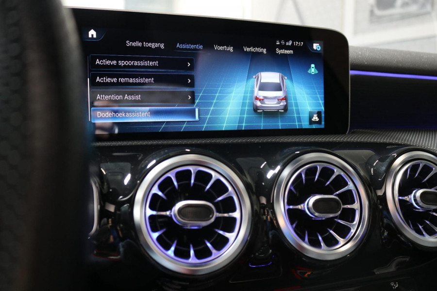 Mercedes-Benz A-Klasse 200 | AMG | MEMORY | PANO | CAMERA | SFEERVERLICHTING | MULTIBEAM LED |