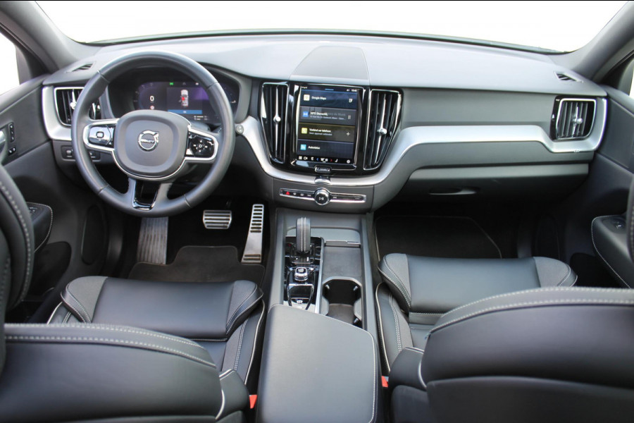 Volvo XC60 T6 350PK Automaat Plug-in hybrid AWD Plus Dark Apple Carplay / Adaptive cruise control / Panorama dak / Sportstoelen / Elektrisch bedienbare bestuurderstoel met geheugen / Keyless Entry / Elektrische achterklep