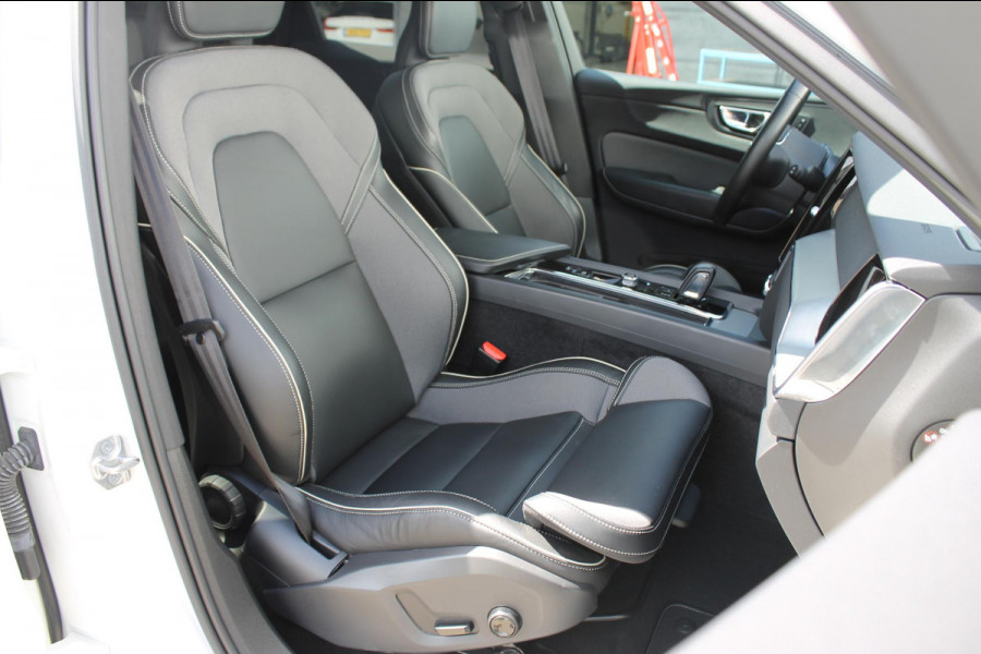 Volvo XC60 T6 350PK Automaat Plug-in hybrid AWD Plus Dark Apple Carplay / Adaptive cruise control / Panorama dak / Sportstoelen / Elektrisch bedienbare bestuurderstoel met geheugen / Keyless Entry / Elektrische achterklep