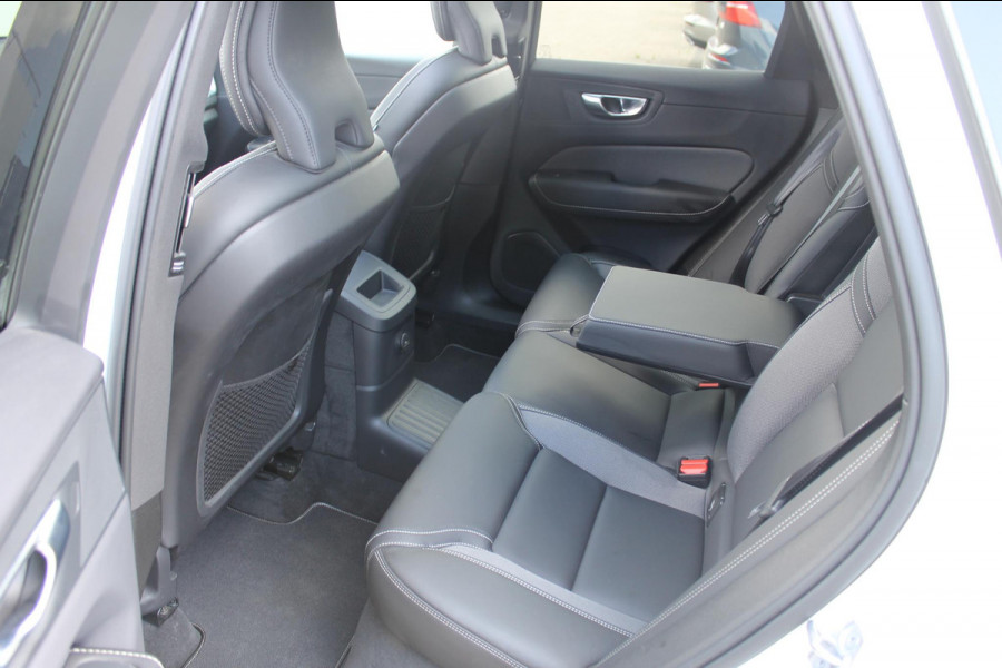 Volvo XC60 T6 350PK Automaat Plug-in hybrid AWD Plus Dark Apple Carplay / Adaptive cruise control / Panorama dak / Sportstoelen / Elektrisch bedienbare bestuurderstoel met geheugen / Keyless Entry / Elektrische achterklep