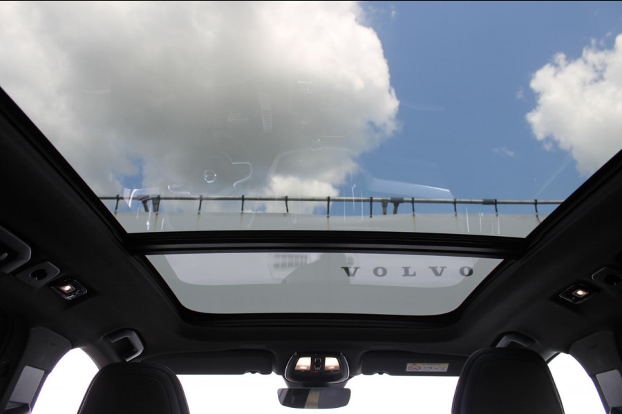 Volvo XC60 T6 350PK Automaat Plug-in hybrid AWD Plus Dark Apple Carplay / Adaptive cruise control / Panorama dak / Sportstoelen / Elektrisch bedienbare bestuurderstoel met geheugen / Keyless Entry / Elektrische achterklep