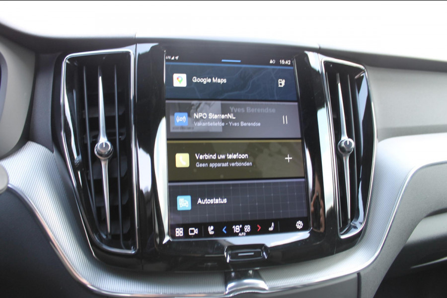 Volvo XC60 T6 350PK Automaat Plug-in hybrid AWD Plus Dark Apple Carplay / Adaptive cruise control / Panorama dak / Sportstoelen / Elektrisch bedienbare bestuurderstoel met geheugen / Keyless Entry / Elektrische achterklep