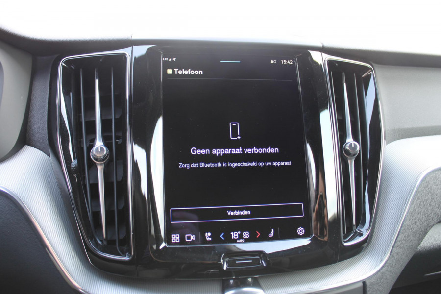 Volvo XC60 T6 350PK Automaat Plug-in hybrid AWD Plus Dark Apple Carplay / Adaptive cruise control / Panorama dak / Sportstoelen / Elektrisch bedienbare bestuurderstoel met geheugen / Keyless Entry / Elektrische achterklep