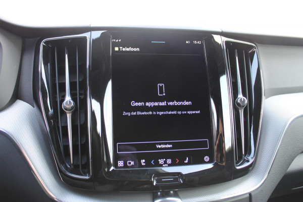 Volvo XC60 T6 350PK Automaat Plug-in hybrid AWD Plus Dark Apple Carplay / Adaptive cruise control / Panorama dak / Sportstoelen / Elektrisch bedienbare bestuurderstoel met geheugen / Keyless Entry / Elektrische achterklep