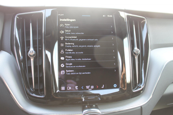 Volvo XC60 T6 350PK Automaat Plug-in hybrid AWD Plus Dark Apple Carplay / Adaptive cruise control / Panorama dak / Sportstoelen / Elektrisch bedienbare bestuurderstoel met geheugen / Keyless Entry / Elektrische achterklep