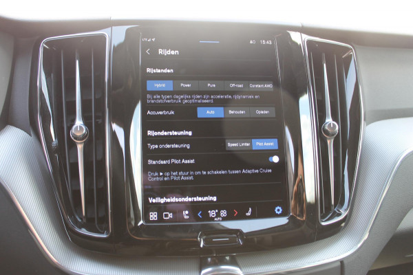 Volvo XC60 T6 350PK Automaat Plug-in hybrid AWD Plus Dark Apple Carplay / Adaptive cruise control / Panorama dak / Sportstoelen / Elektrisch bedienbare bestuurderstoel met geheugen / Keyless Entry / Elektrische achterklep