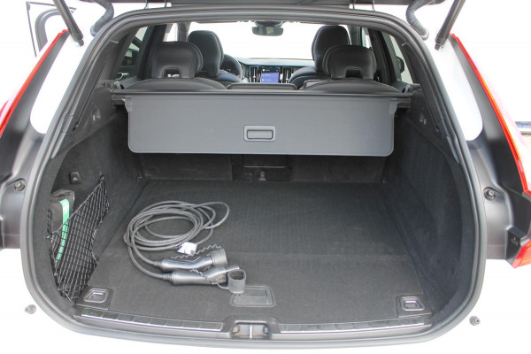 Volvo XC60 T6 350PK Automaat Plug-in hybrid AWD Plus Dark Apple Carplay / Adaptive cruise control / Panorama dak / Sportstoelen / Elektrisch bedienbare bestuurderstoel met geheugen / Keyless Entry / Elektrische achterklep