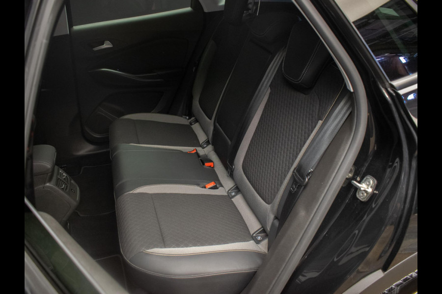 Opel Grandland X 1.2 Turbo Innovation Sport (APPLE CARPLAY,NAVI,LED,CRUISE,CLIMATE,SPORTSTOELEN,CAMERA,GETINT,NETTESTAAT)