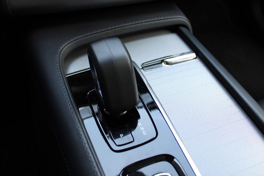 Volvo XC90 2.0 T8 Recharge AWD Plus Dark | Trekhaak | Panoramadak | 360 Camera