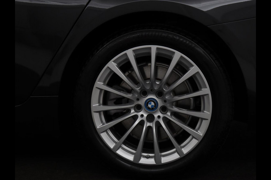 BMW 5 Serie 530e Business Edition Plus | Laser LED | Head-Up | Leder | Stoelverwarming | Trekhaak | Camera | Park Assist | Carplay | Navigatie | Memory | Live Cockpit