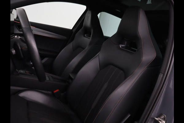 CUPRA Formentor 1.4 e-Hybrid VZ Performance | 245 PK | Stoel & stuurverwarming | Adaptive cruise | Camera | Carplay | Sfeerverlichting | Keyless | Navigatie | Sportstoelen | Full LED | PHEV
