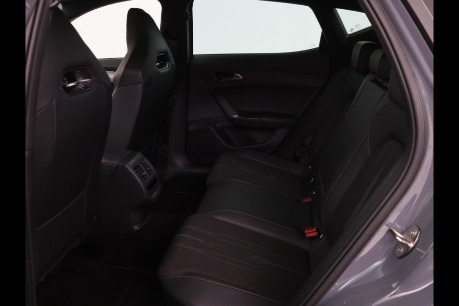 CUPRA Formentor 1.4 e-Hybrid VZ Performance | 245 PK | Stoel & stuurverwarming | Adaptive cruise | Camera | Carplay | Sfeerverlichting | Keyless | Navigatie | Sportstoelen | Full LED | PHEV