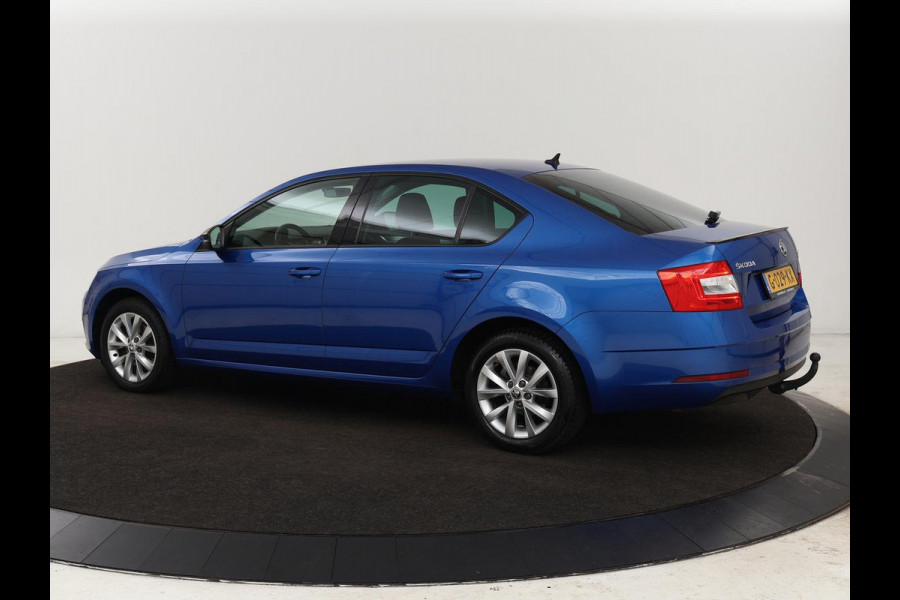 Škoda Octavia 1.5 TSI Business Edition | Stoelverwarming | Trekhaak | Carplay | Parkeerhulp | Navigatie | Verwarmde voorruit | Climate control | Cruise control