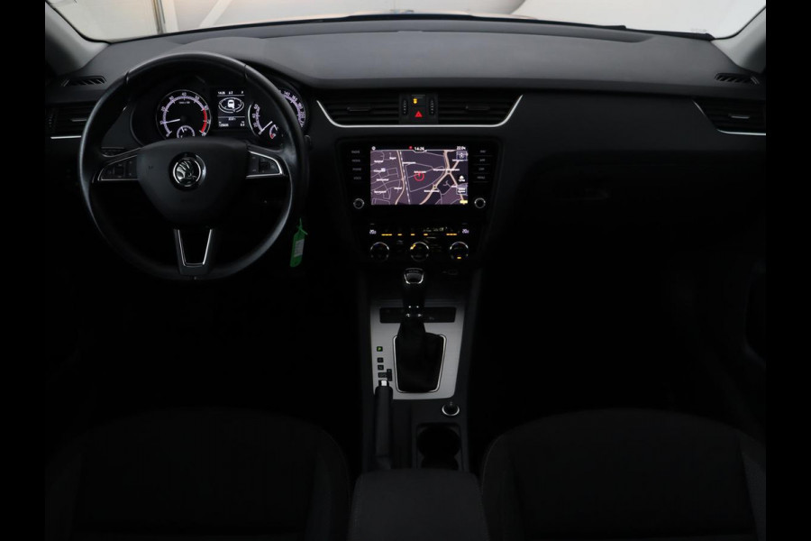 Škoda Octavia 1.5 TSI Business Edition | Stoelverwarming | Trekhaak | Carplay | Parkeerhulp | Navigatie | Verwarmde voorruit | Climate control | Cruise control