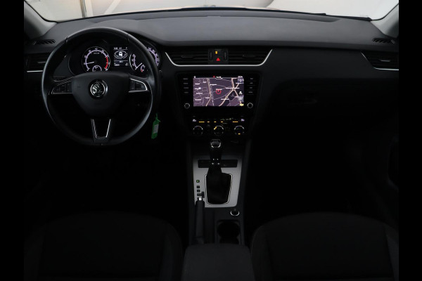 Škoda Octavia 1.5 TSI Business Edition | Stoelverwarming | Trekhaak | Carplay | Parkeerhulp | Navigatie | Verwarmde voorruit | Climate control | Cruise control