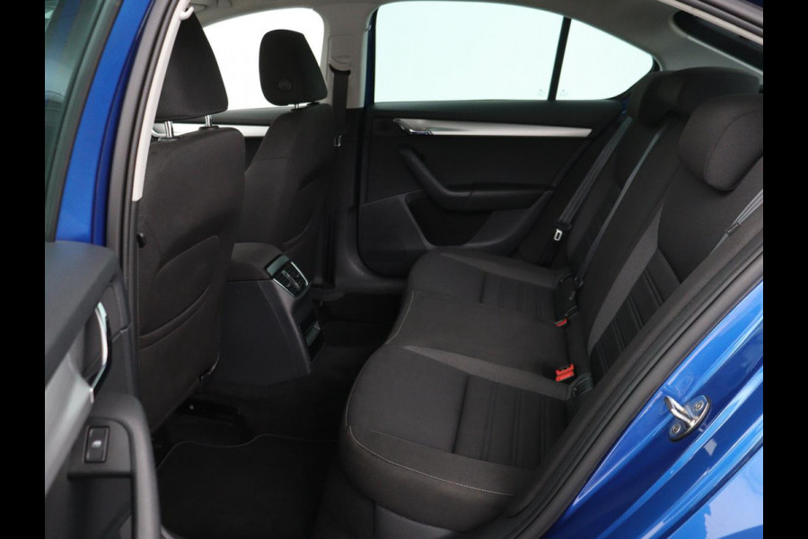 Škoda Octavia 1.5 TSI Business Edition | Stoelverwarming | Trekhaak | Carplay | Parkeerhulp | Navigatie | Verwarmde voorruit | Climate control | Cruise control