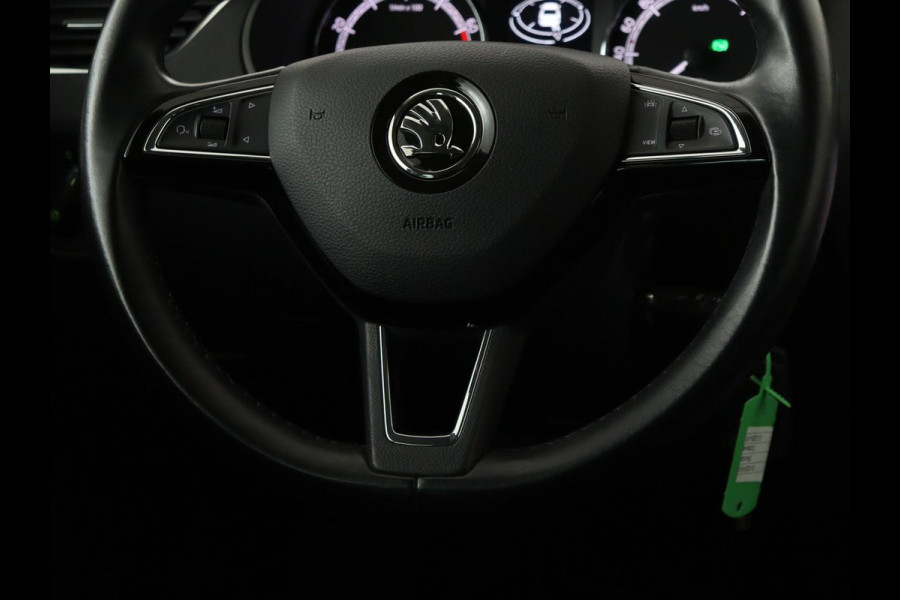 Škoda Octavia 1.5 TSI Business Edition | Stoelverwarming | Trekhaak | Carplay | Parkeerhulp | Navigatie | Verwarmde voorruit | Climate control | Cruise control