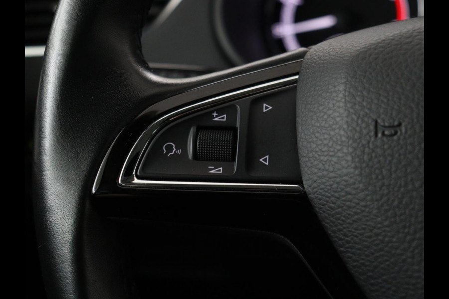 Škoda Octavia 1.5 TSI Business Edition | Stoelverwarming | Trekhaak | Carplay | Parkeerhulp | Navigatie | Verwarmde voorruit | Climate control | Cruise control