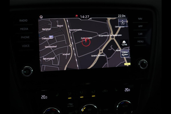 Škoda Octavia 1.5 TSI Business Edition | Stoelverwarming | Trekhaak | Carplay | Parkeerhulp | Navigatie | Verwarmde voorruit | Climate control | Cruise control
