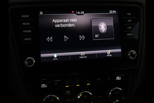 Škoda Octavia 1.5 TSI Business Edition | Stoelverwarming | Trekhaak | Carplay | Parkeerhulp | Navigatie | Verwarmde voorruit | Climate control | Cruise control
