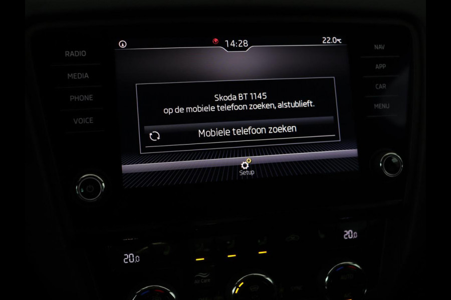 Škoda Octavia 1.5 TSI Business Edition | Stoelverwarming | Trekhaak | Carplay | Parkeerhulp | Navigatie | Verwarmde voorruit | Climate control | Cruise control