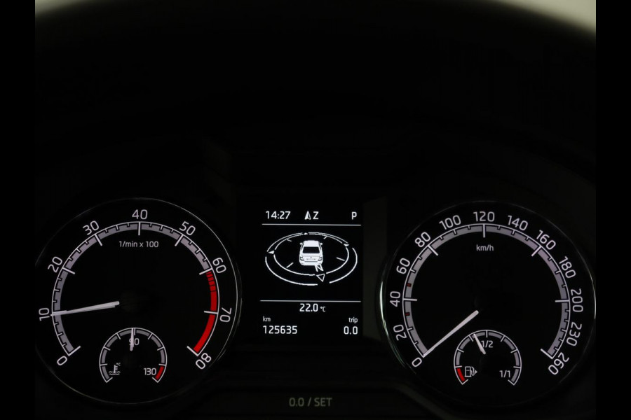 Škoda Octavia 1.5 TSI Business Edition | Stoelverwarming | Trekhaak | Carplay | Parkeerhulp | Navigatie | Verwarmde voorruit | Climate control | Cruise control