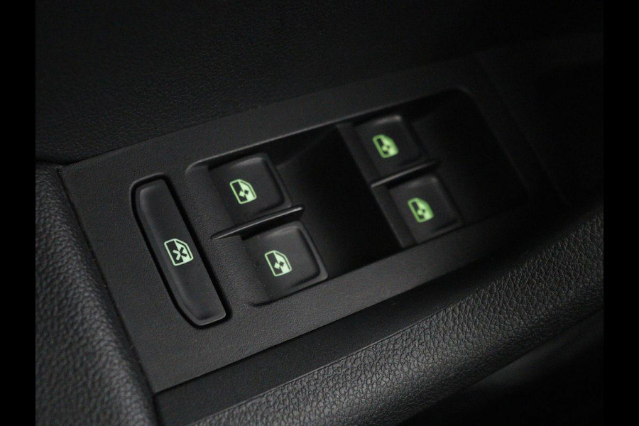 Škoda Octavia 1.5 TSI Business Edition | Stoelverwarming | Trekhaak | Carplay | Parkeerhulp | Navigatie | Verwarmde voorruit | Climate control | Cruise control