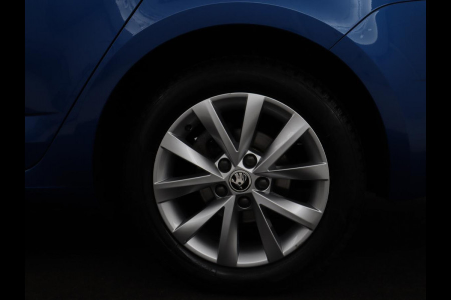 Škoda Octavia 1.5 TSI Business Edition | Stoelverwarming | Trekhaak | Carplay | Parkeerhulp | Navigatie | Verwarmde voorruit | Climate control | Cruise control